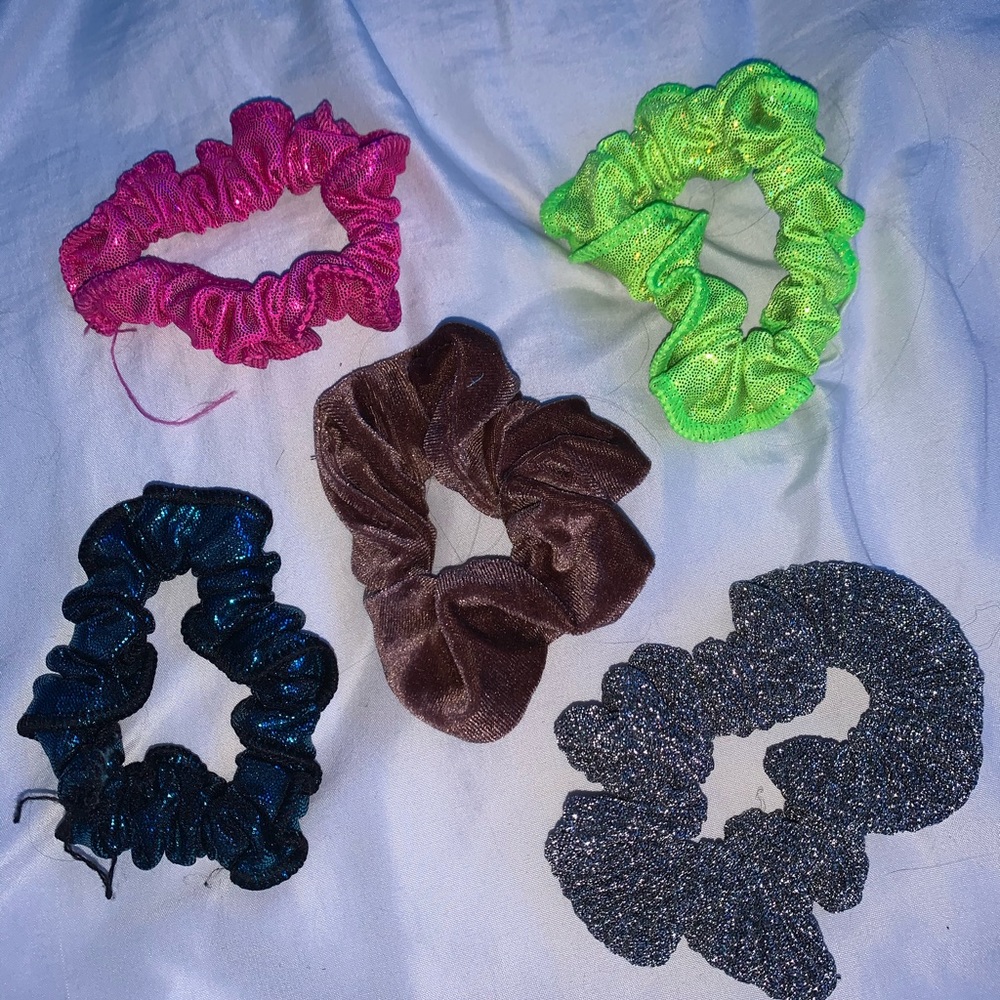 Five scrunchies